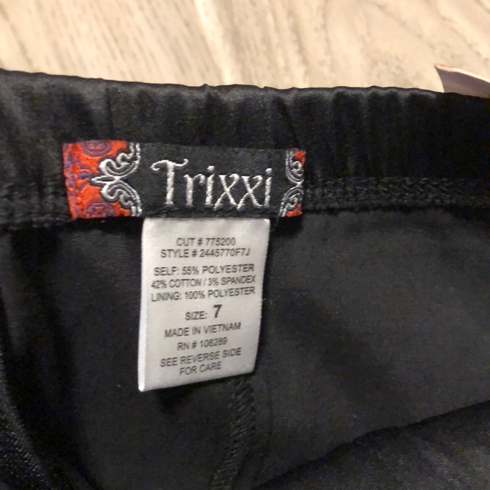 Black strapless dress with pockets! Size 7. - Picture 6 of 7